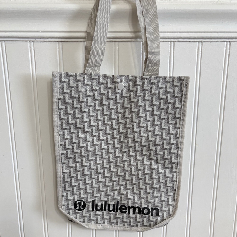 Lululemon Tote Bag Small Gray White Chevron Reusable Shopper Snap Button Logo